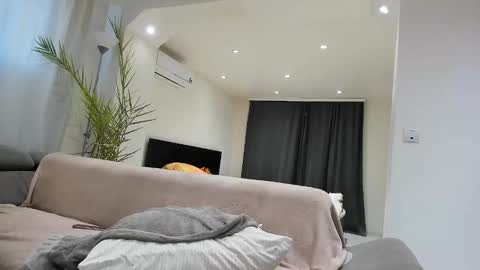 Jennifer  Johnny online show from March 3, 2026, 1:06 pm