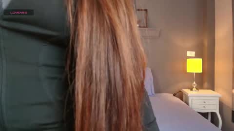 missparis__ online show from November 14, 2025, 8:51 pm