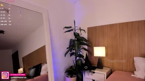 Emma Prada online show from October 27, 2025, 11:47 am