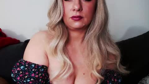 Missqueen1416 online show from March 12, 2025, 6:18 am