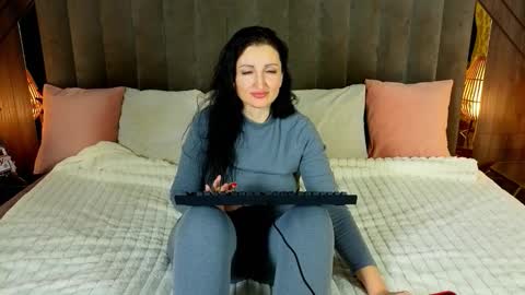 missrossi online show from December 19, 2025, 2:46 pm