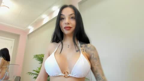 Sienna online show from April 8, 2026, 6:02 am