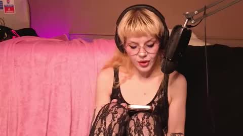 Tacodeluxe online show from December 17, 2025, 6:36 pm