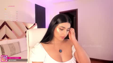 Fernanda Davila online show from November 24, 2025, 10:53 pm