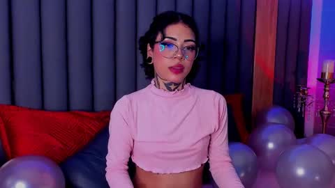 Snapshot of misstomie_ chatting on December 4, 2024, 1:53 pm Tomiehelp me get to 100 thumbs up online show from December 4, 2024, 1:53 pm