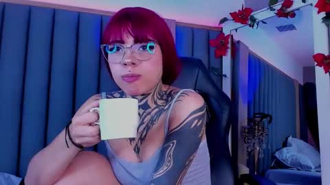 Snapshot of misstomie_ chatting on February 25, 2025, 3:38 pm Tomiehelp me get to 100 thumbs up online show from February 25, 2025, 3:38 pm