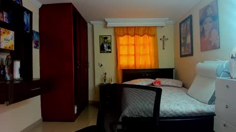 missvalery1 online show from September 8, 2025, 8:52 pm