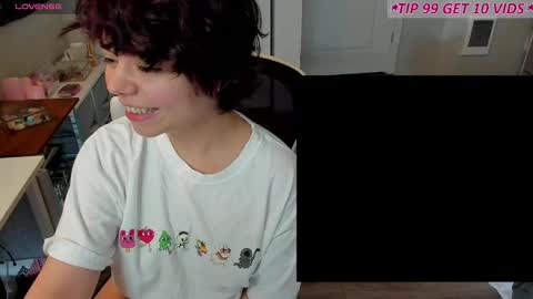Snapshot of missvanessajune chatting on April 22, 2026, 6:42 pm V Nessa online show from April 22, 2026, 6:42 pm
