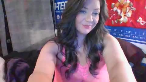 Snapshot of missvelvetvibes chatting on April 25, 2026, 6:49 am MIssVelvetVibes online show from April 25, 2026, 6:49 am