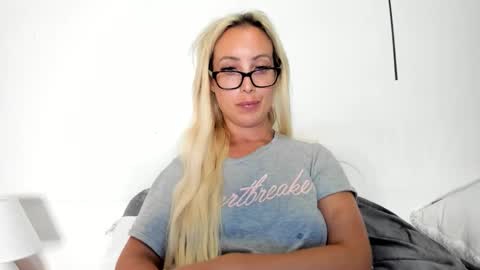 Snapshot of missy_matrix chatting on April 22, 2026, 6:42 pm Missy matrix online show from April 22, 2026, 6:42 pm