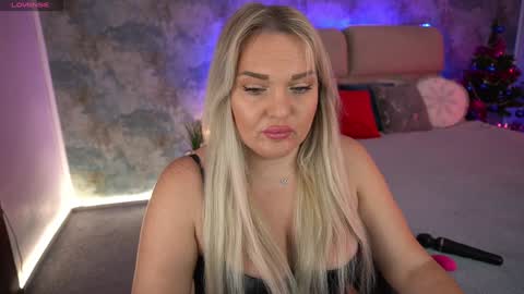 Snapshot of missyymartinezz chatting on December 23, 2024, 8:44 am Amely online show from December 23, 2024, 8:44 am