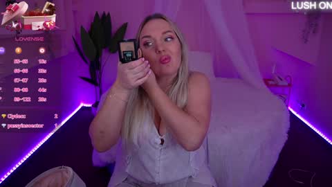 Snapshot of missyymartinezz chatting on January 29, 2025, 11:09 am Amely online show from January 29, 2025, 11:09 am