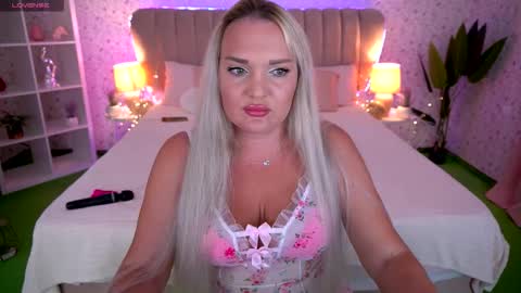 Snapshot of missyymartinezz chatting on September 17, 2025, 2:19 pm Amely online show from September 17, 2025, 2:19 pm