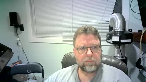 Snapshot of mister_happy567 chatting on January 10, 2025, 7:57 am Mr. Happy online show from January 10, 2025, 7:57 am