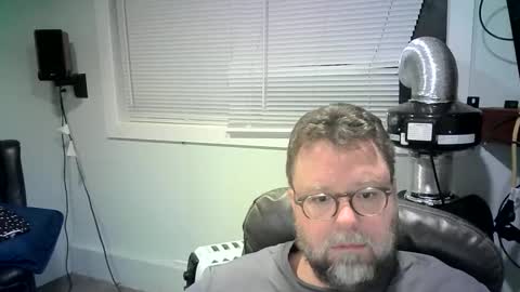 Snapshot of mister_happy567 chatting on January 19, 2025, 6:42 am Mr. Happy online show from January 19, 2025, 6:42 am