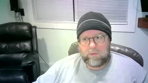 Snapshot of mister_happy567 chatting on February 12, 2025, 2:56 am Mr. Happy online show from February 12, 2025, 2:56 am