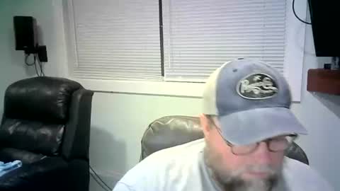 Snapshot of mister_happy567 chatting on February 17, 2025, 7:58 am Mr. Happy online show from February 17, 2025, 7:58 am