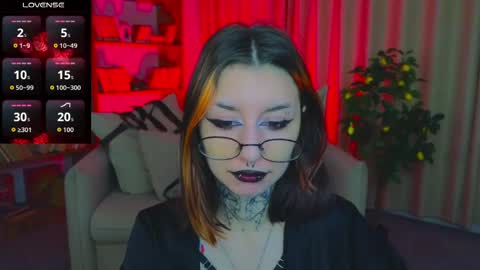 Marcelline online show from April 19, 2026, 1:27 am