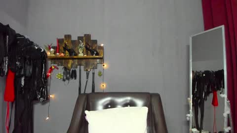 Snapshot of mistress_pamela_ chatting on December 25, 2024, 3:29 am Mistress Pamela online show from December 25, 2024, 3:29 am