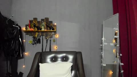 Snapshot of mistress_pamela_ chatting on January 12, 2025, 5:34 am Mistress Pamela online show from January 12, 2025, 5:34 am