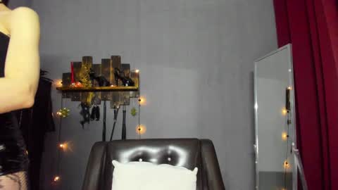 Snapshot of mistress_pamela_ chatting on January 23, 2025, 3:37 am Mistress Pamela online show from January 23, 2025, 3:37 am