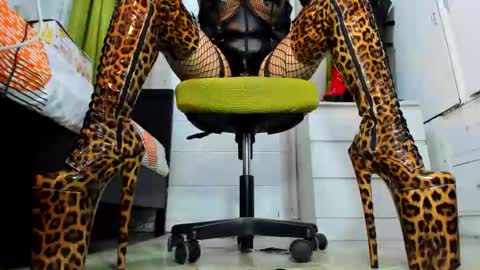 Tiffany online show from December 21, 2025, 9:16 am