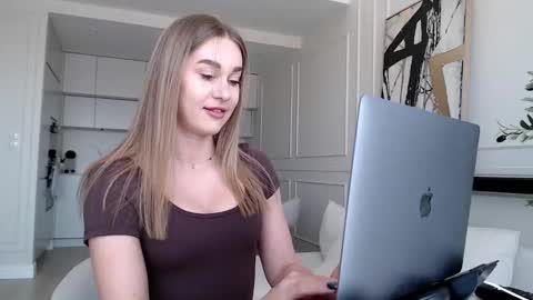 mistressuniverse online show from March 10, 2026, 9:36 am