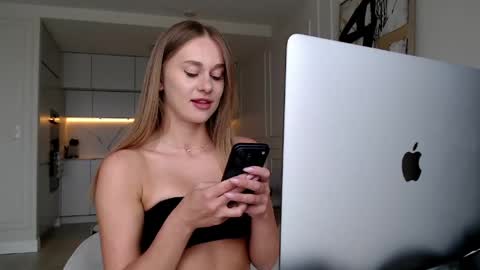 Snapshot of mistressuniverse chatting on May 6, 2026, 8:41 am mistressuniverse online show from May 6, 2026, 8:41 am