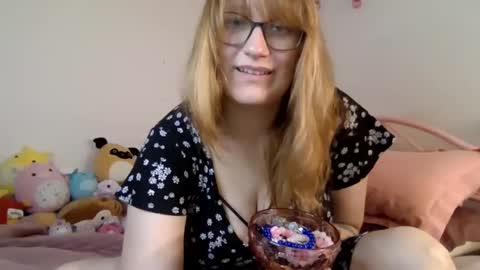 Snapshot of misty_reine chatting on January 24, 2025, 3:32 am misty_reine online show from January 24, 2025, 3:32 am