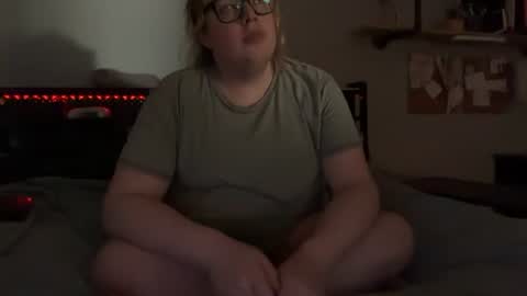 Snapshot of mistyeyemiss chatting on July 5, 2026, 9:11 pm MistyEye online show from July 5, 2026, 9:11 pm