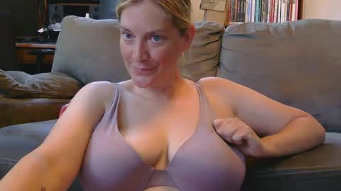 Snapshot of mistymountains96 chatting on June 30, 2026, 6:42 pm Misty Mountains online show from June 30, 2026, 6:42 pm