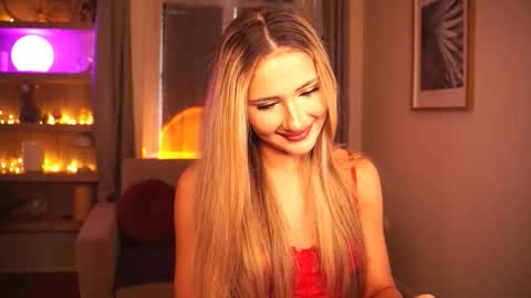 Miu Meow online show from November 23, 2025, 12:38 pm