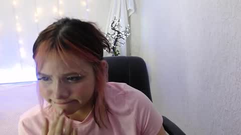 mixie_cute online show from December 1, 2024, 7:47 pm