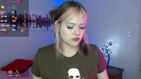 mixie_cute online show from December 3, 2024, 8:06 pm