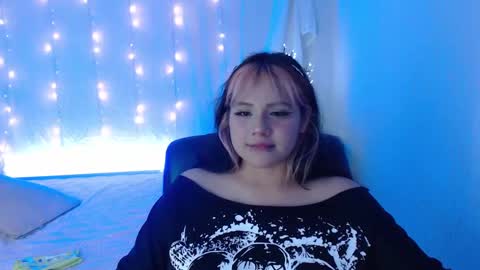 mixie_cute online show from December 5, 2024, 12:19 am