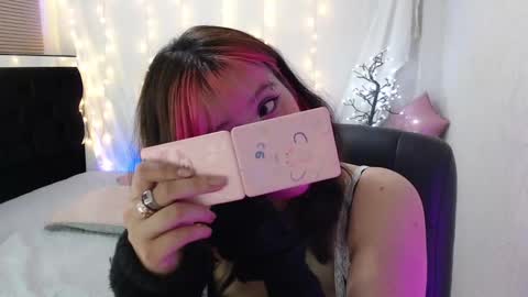 mixie_cute online show from December 17, 2024, 9:27 pm