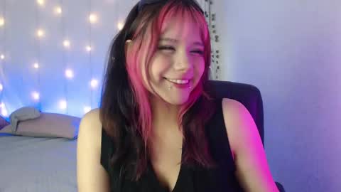 mixie_cute online show from December 31, 2024, 11:06 pm