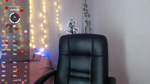 mixie_cute online show from January 12, 2025, 9:29 pm