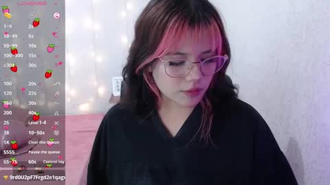 mixie_cute online show from January 19, 2025, 9:23 pm