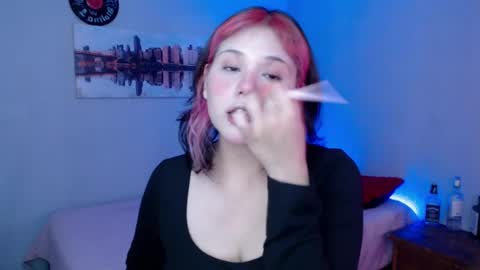 mixie_cute online show from March 7, 2025, 8:33 pm