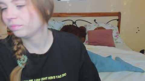 Miya online show from April 10, 2026, 1:22 am