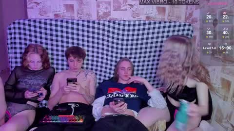 Tim and Lisa  Simon and Luna online show from February 14, 2025, 3:26 pm