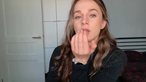 mmminnie online show from January 13, 2026, 11:48 am