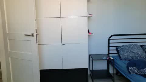 mmminnie online show from April 9, 2026, 9:15 am