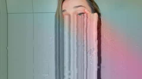 mmminnie online show from April 19, 2026, 4:17 pm