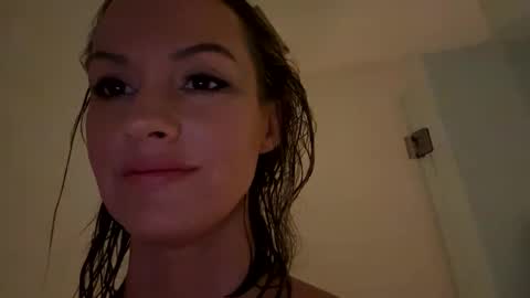 Snapshot of mmmmyesplease1 chatting on December 17, 2024, 4:00 pm mmmmyesplease1 online show from December 17, 2024, 4:00 pm