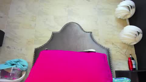 Sophia  online show from April 17, 2026, 7:28 pm