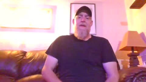 Snapshot of moeblick chatting on November 1, 2025, 11:45 am moeblick online show from November 1, 2025, 11:45 am