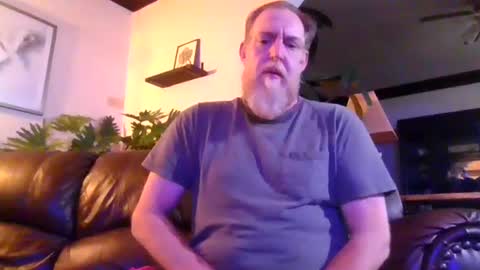 Snapshot of moeblick chatting on November 9, 2025, 2:37 pm moeblick online show from November 9, 2025, 2:37 pm