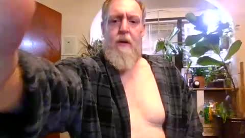 Snapshot of moeblick chatting on November 11, 2025, 12:27 pm moeblick online show from November 11, 2025, 12:27 pm